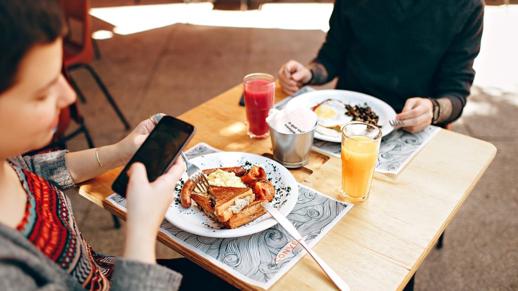 Image for 10 Delicious Restaurant Mobile Marketing Strategies to Drive Growth