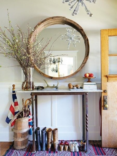 real estate photography example of entry way with mirror and table