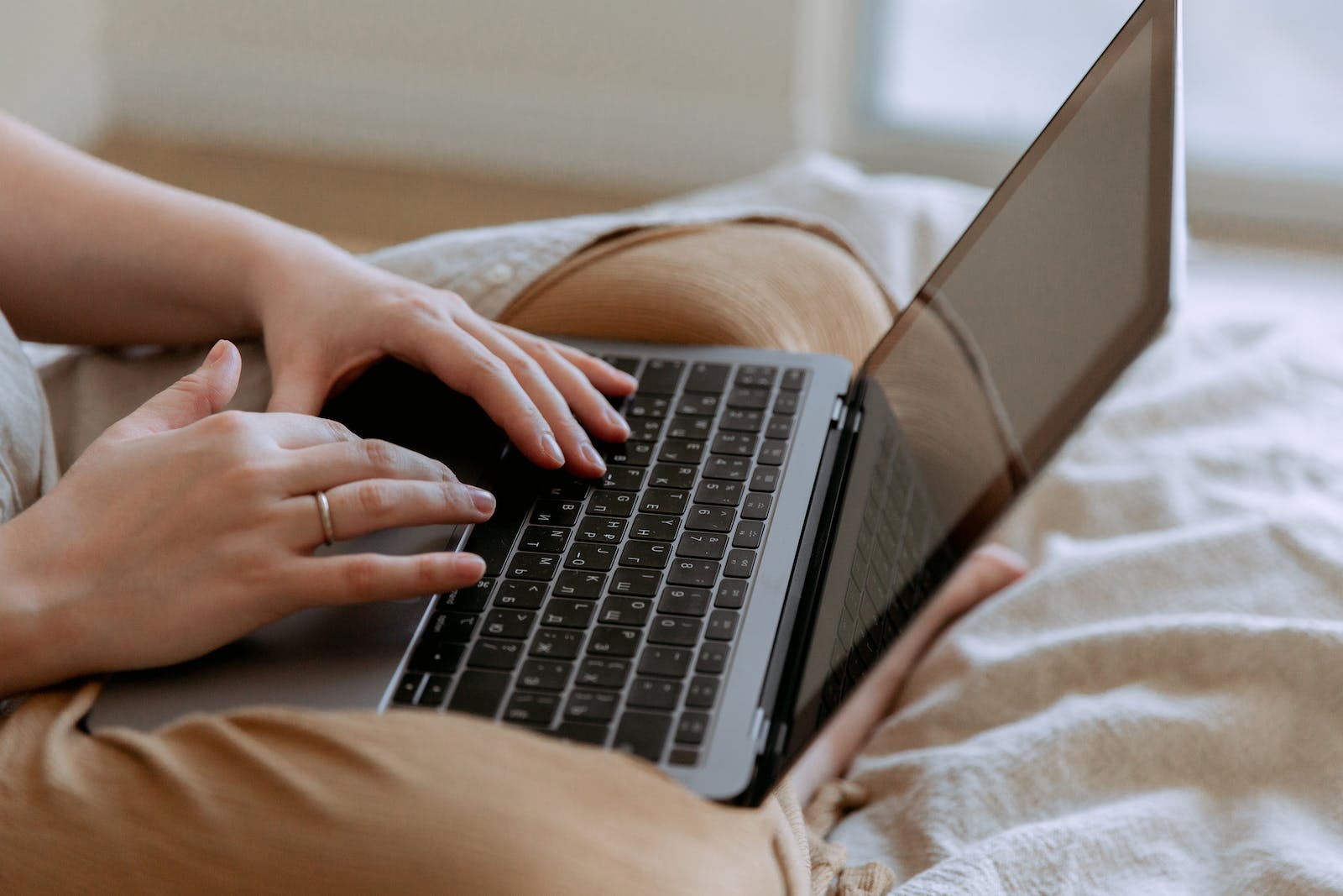Image for How to create an email newsletter so good Forbes recommends it [as a solo creator]